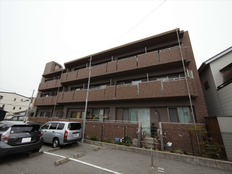 建物外観　外観　オートロック付　集合ポスト有り　屋根付き駐輪場