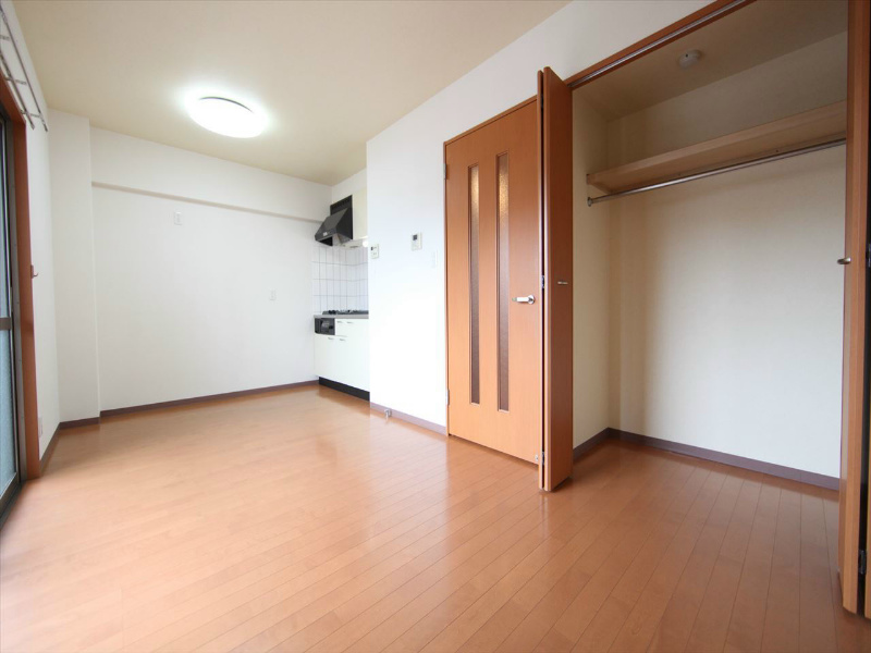 居室・リビング　洋室8.3帖　クローゼット付（収納充実してます）