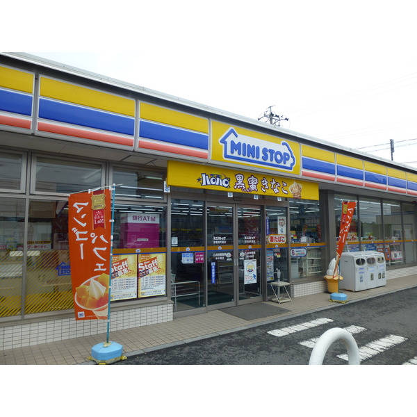 コンビニ　ミニストップ津栗真町屋店（コンビニ）まで449m
