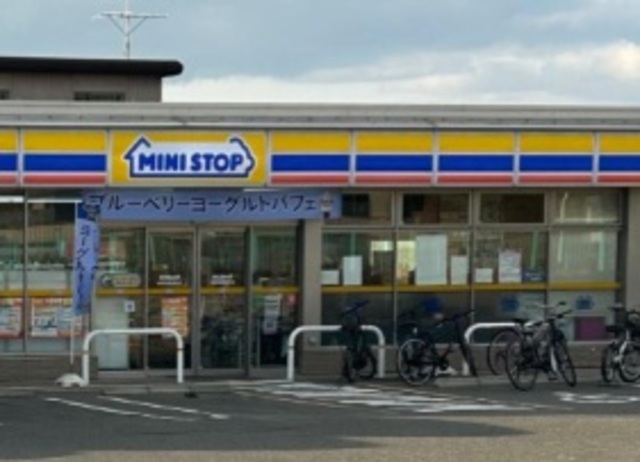 コンビニ　ミニストップ岸和田摩湯町店（コンビニ）まで178m