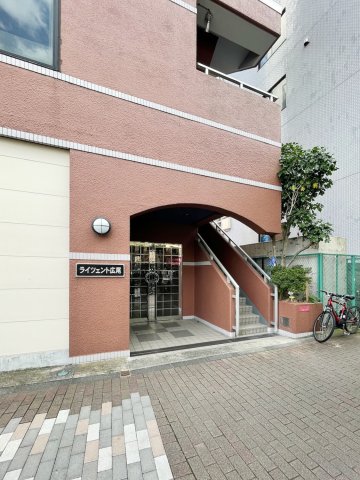 エントランス　ゆとりのあるエントランスです