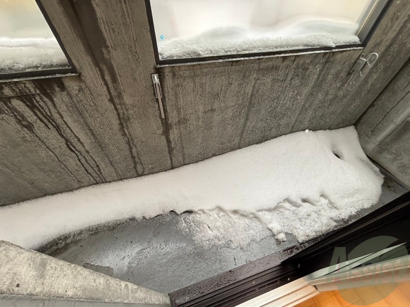 バルコニー　テラスです。洗濯物を干したり一息ついたりできますね！