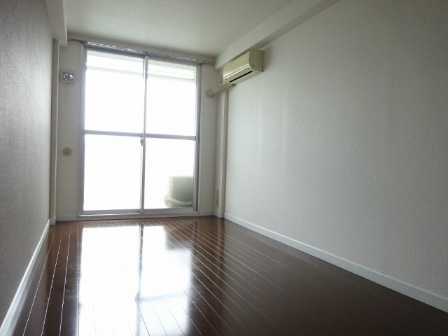 居室・リビング　別号室の写真です