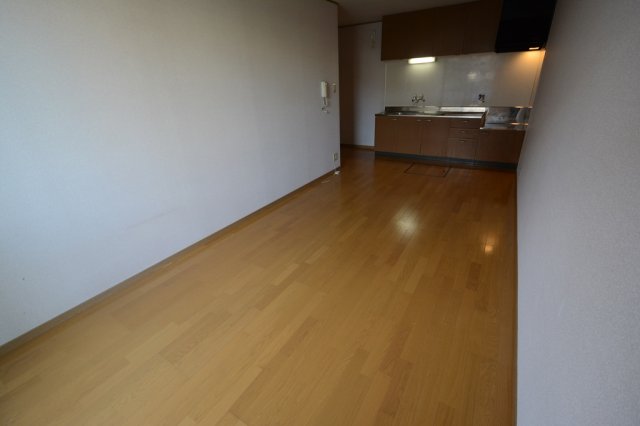 居室・リビング　壁付けキッチンでスペースを有効活用できます！