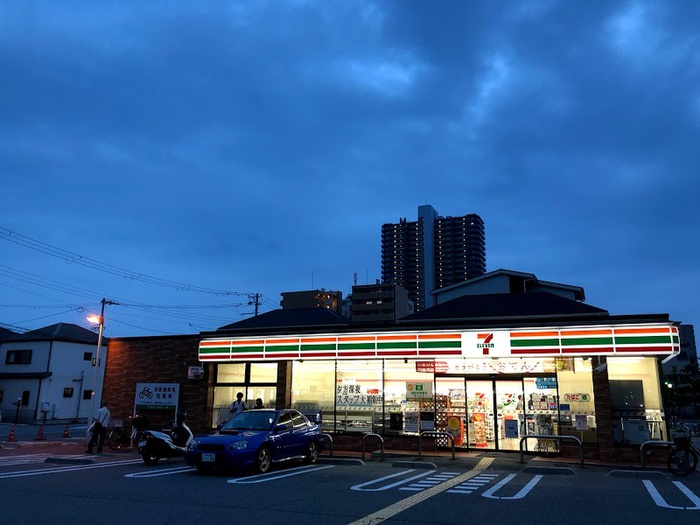 コンビニ　セブンイレブン（コンビニ）まで1000m
