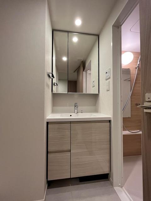 洗面設備　※写真は同タイプ住戸です。