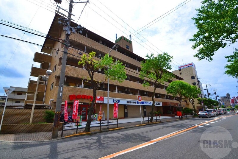 建物外観　タイル貼りの綺麗な外観