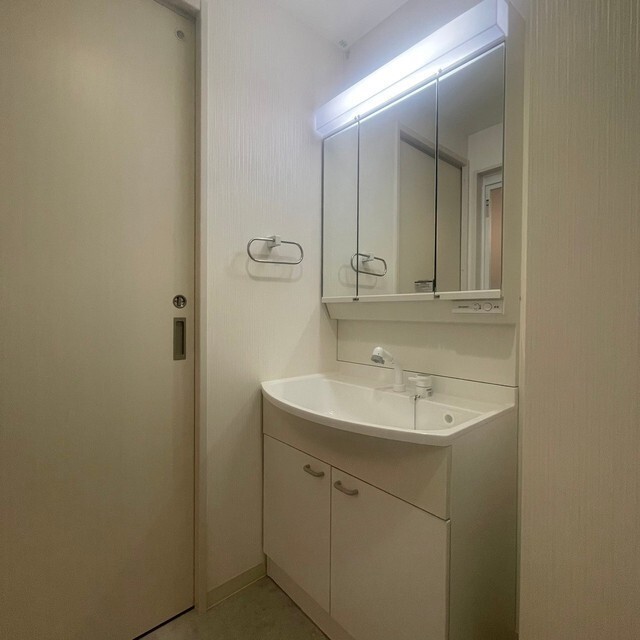 洗面設備　別部屋写真（７０１）。現況優先。