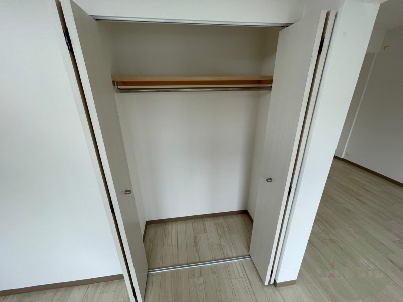 収納　クローゼットは奥行きもあり、荷物が多い方でも安心です。
