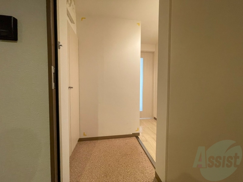 玄関　玄関です。ご覧の通り広々としていますね。