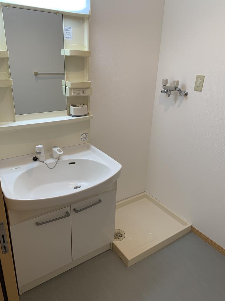 洗面設備　床の貼り替え完了です