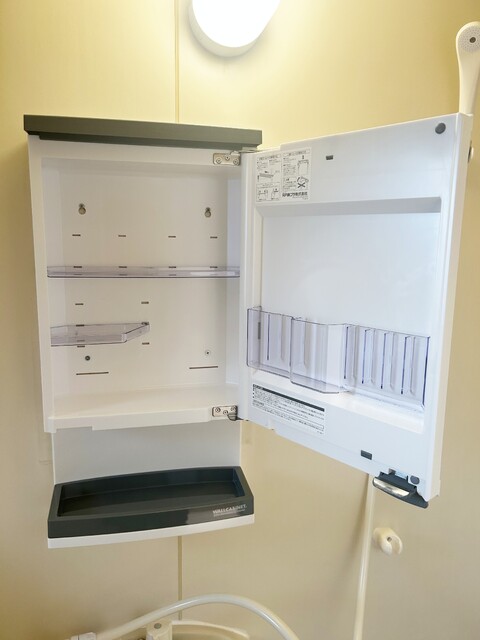 洗面設備　洗面台の物入れ