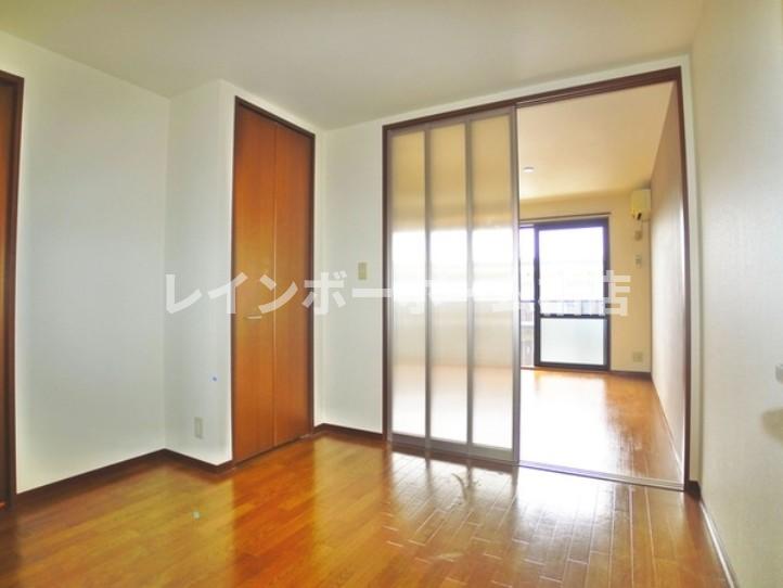 居室・リビング　こちらのリビングで趣味の時間をお楽しみください