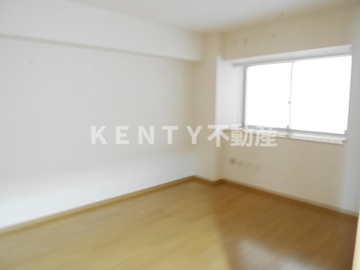 その他部屋・スペース　開放的な寝室です