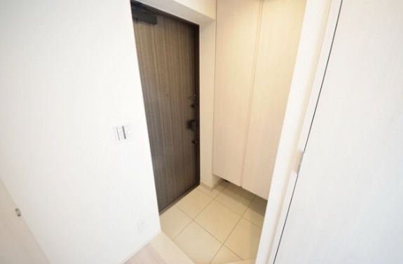 玄関　※別部屋参考写真