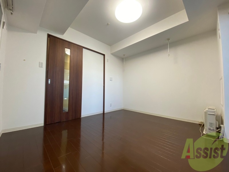 その他部屋・スペース　寝室はこちらです。光が差し込む、温かみのあるお部屋です