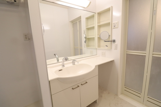 洗面設備　洗髪洗面化粧台