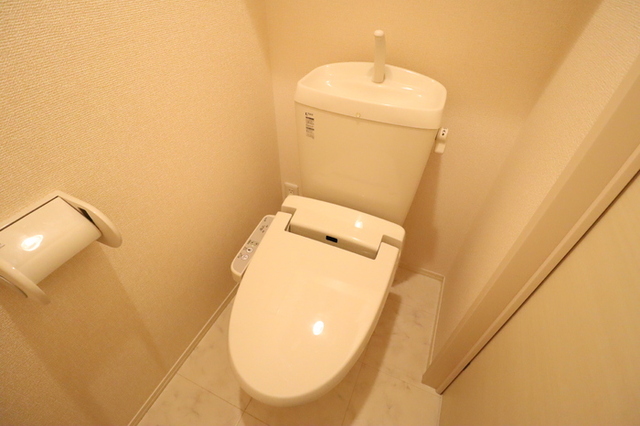 トイレ　温水洗浄暖房便座