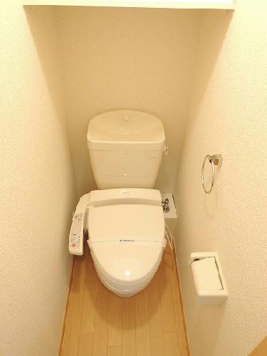 トイレ　温水洗浄便座機能つき