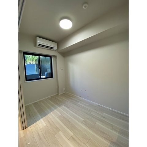 その他部屋・スペース　広くて明るい寝室