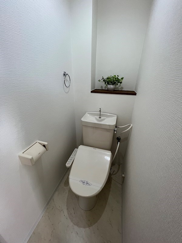 トイレ　※他の部屋の写真です