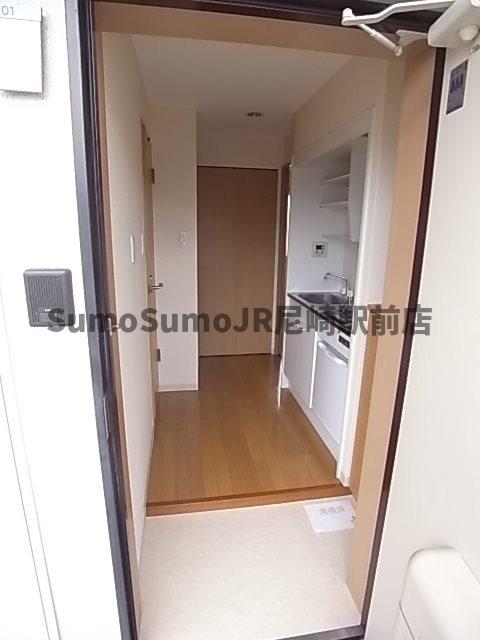 玄関　収納もある玄関です