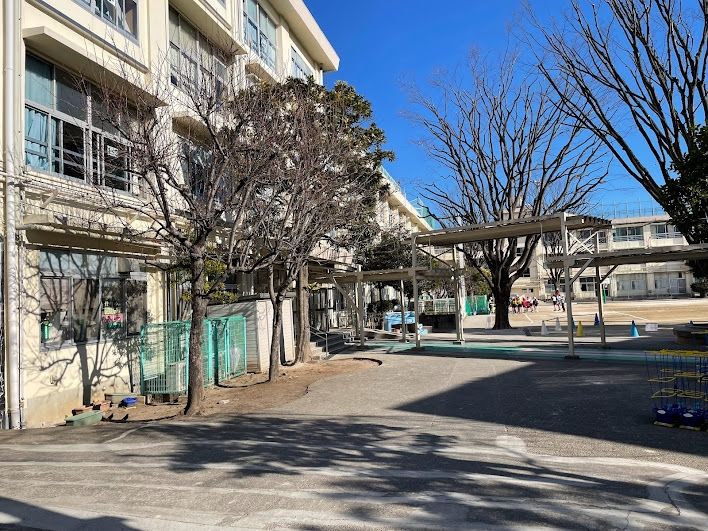 小学校　練馬区立仲町小学校（小学校）まで820m