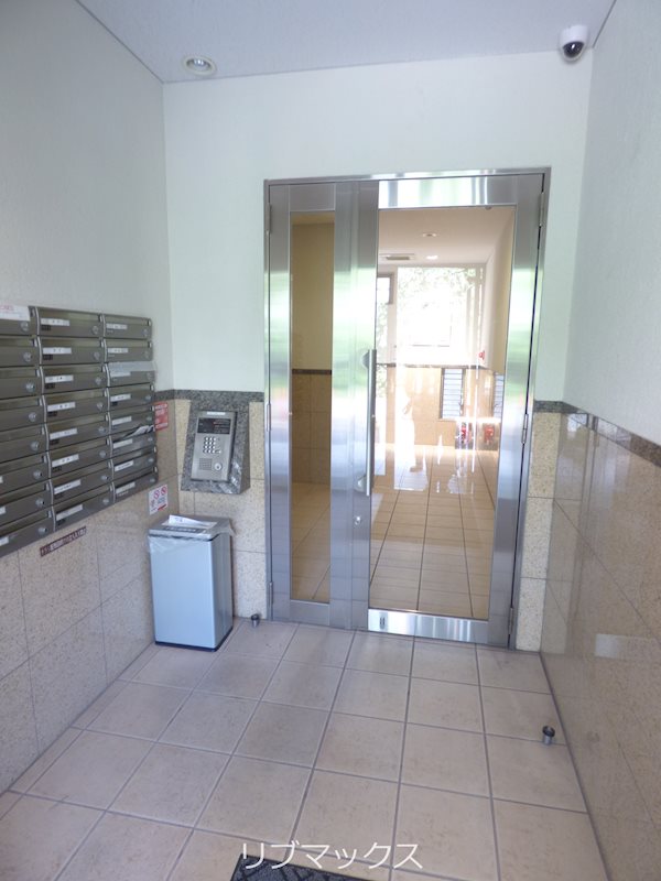 エントランス　当店は家主強制でない場合、消毒・抗菌代や安心サポート代など不