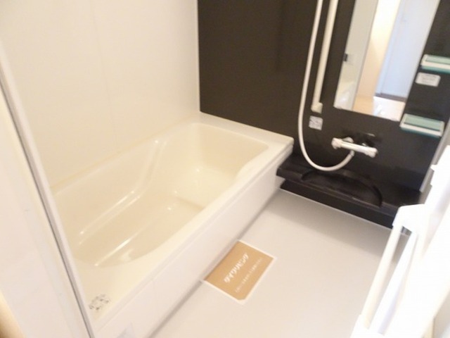 バス・シャワールーム　追い焚き給湯式浴室