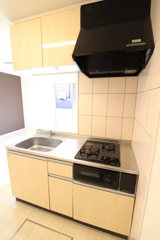 キッチン　1　人気のカウンターキッチンは2口コンロとグリル付き