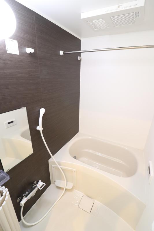 バス・シャワールーム　1　追い焚き、浴室乾燥機付きバス