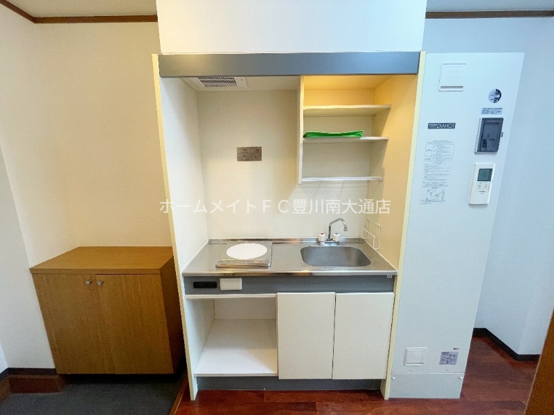 キッチン　同型別部屋写真（反転）