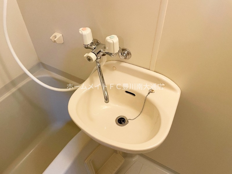 洗面設備　同型別部屋写真（反転）