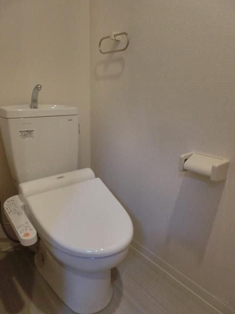 トイレ　温水洗浄便座