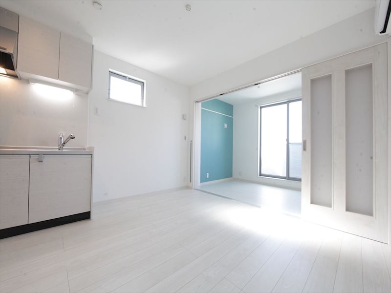 バルコニー　リビング8.1帖　洋室3.5帖　繋げて使用もできます