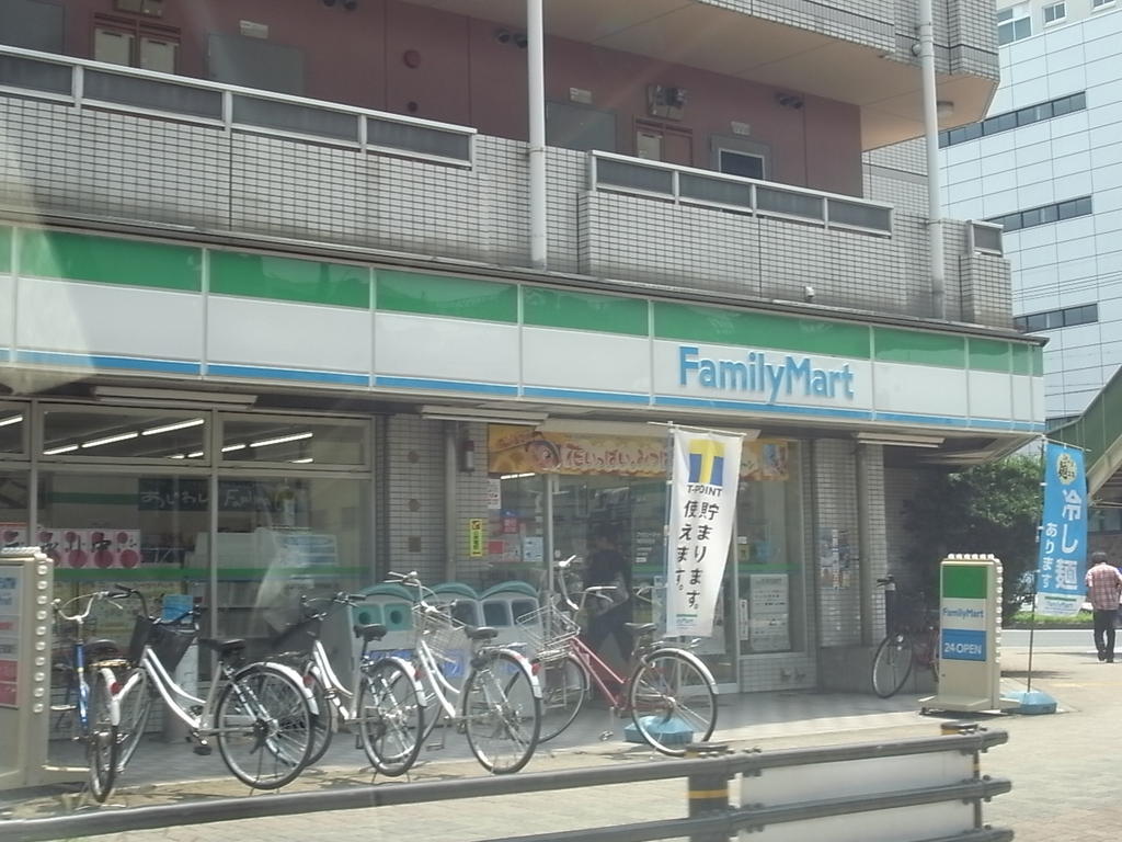 コンビニ　ファミリーマート 堀田駅前店 (コンビニ)（コンビニ）まで282m