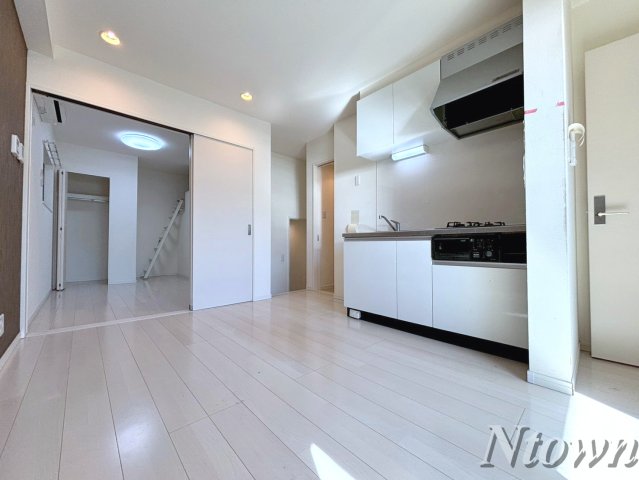 居室・リビング　こちらのリビングで趣味の時間をお楽しみください