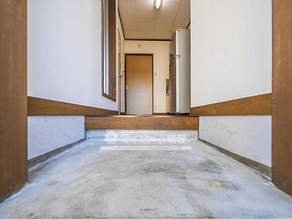 玄関　玄関を開けると明るい室内！空間が広く感じます♪