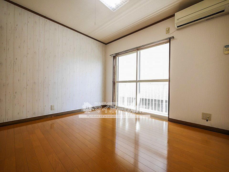 居室・リビング　洋室6帖☆ワンポイントクロスでオシャレ♪