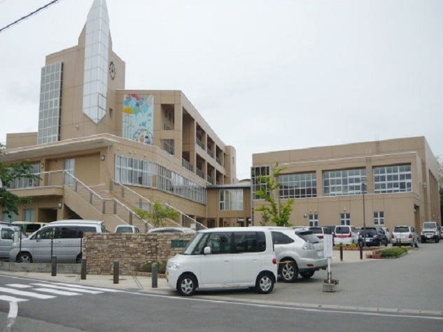 小学校　秋田市立勝平小学校（小学校）まで600m