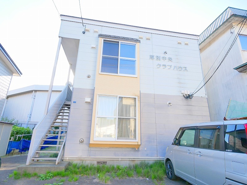 建物外観　閑静な住宅地に建つお部屋です♪