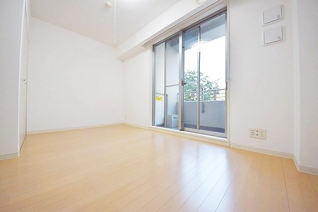 居室・リビング　※別部屋の参考写真です。