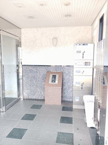 エントランス　建物の内部です