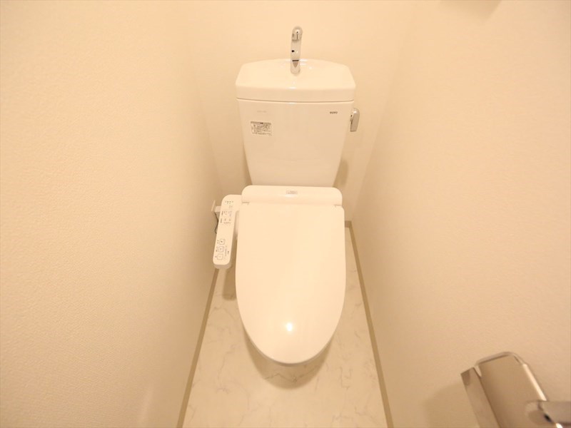 トイレ　温水洗浄暖房便座付トイレ