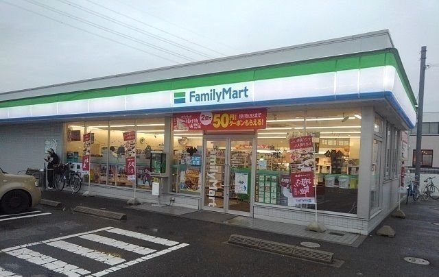 コンビニ　ファミリーマート中庄店（コンビニ）まで500m