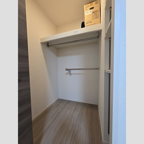 収納　ウォークインクローゼット