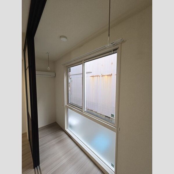 バルコニー　サンルーム　室内物干