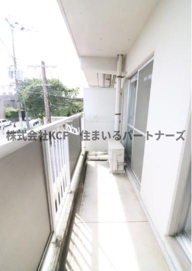 バルコニー　外からの目が気にならないバルコニーで洗濯物が干せます