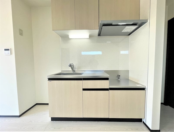 キッチン　※参考写真　同建築メーカー施工の同間取完成他物件のものです。