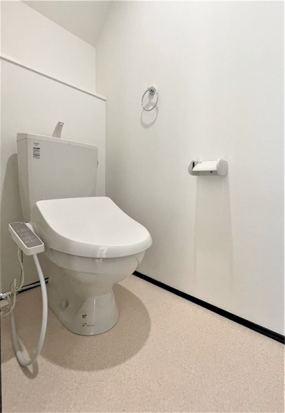 トイレ　※参考写真　同建築メーカー施工の同間取完成他物件のものです。